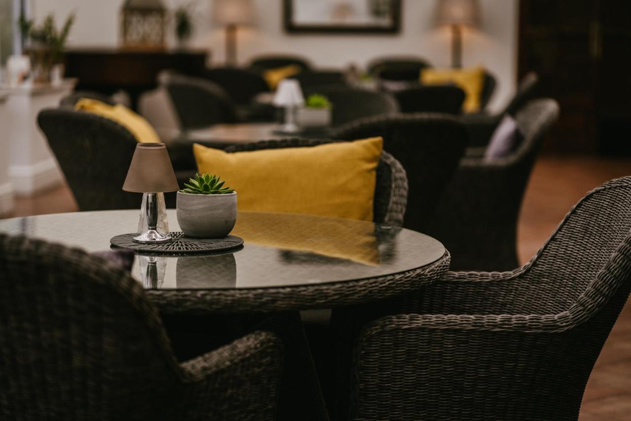 Rowton Hall Hotel And Spa เชสเตอร์ ภายนอก รูปภาพ