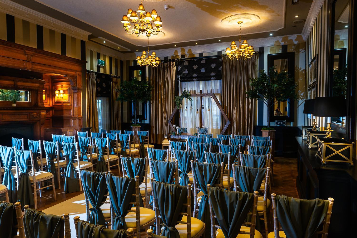 Rowton Hall Hotel And Spa เชสเตอร์ ภายนอก รูปภาพ