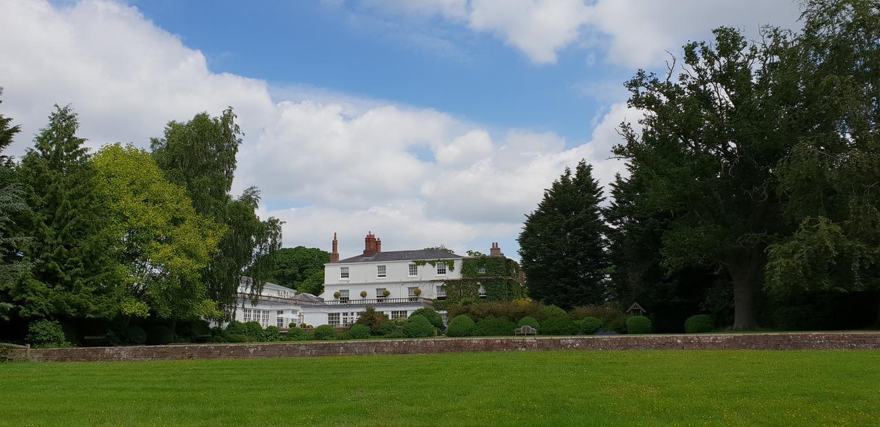 Rowton Hall Hotel And Spa เชสเตอร์ ภายนอก รูปภาพ
